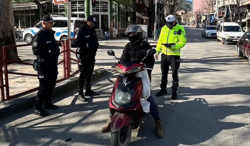 Manisa'da kasksız sürücülere geçit yok