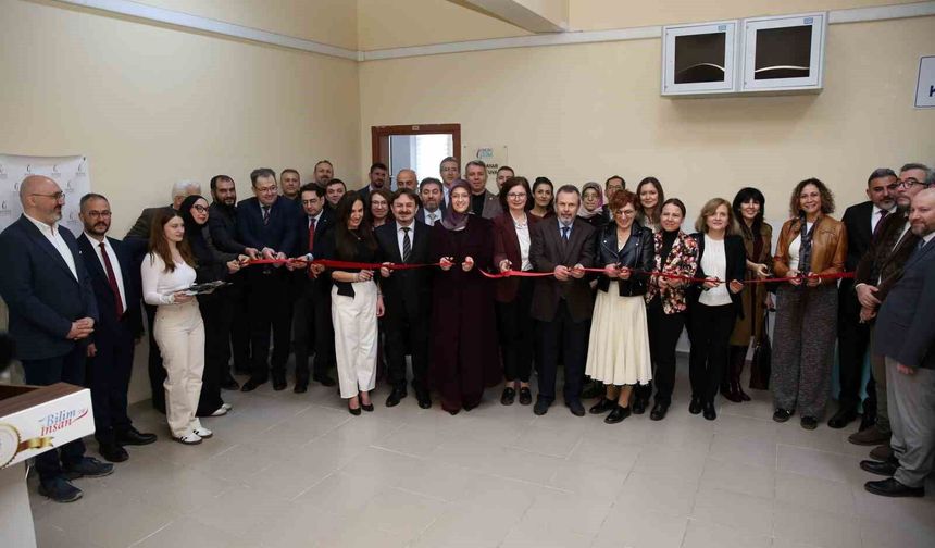 MCBÜSEM'de yeni bilgisayar laboratuvarı hizmete açıldı