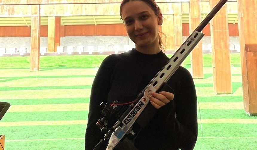 Milli sporcu kendi rekorunu kırarak zirveye çıktı