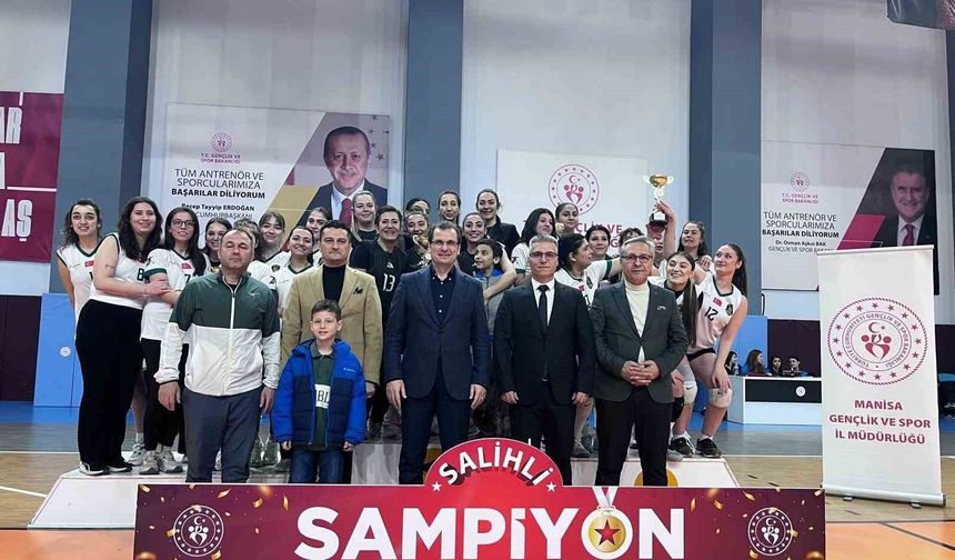 Salihli'de Kadınlar Günü'ne özel voleybol turnuvası büyük heyecana sahne oldu