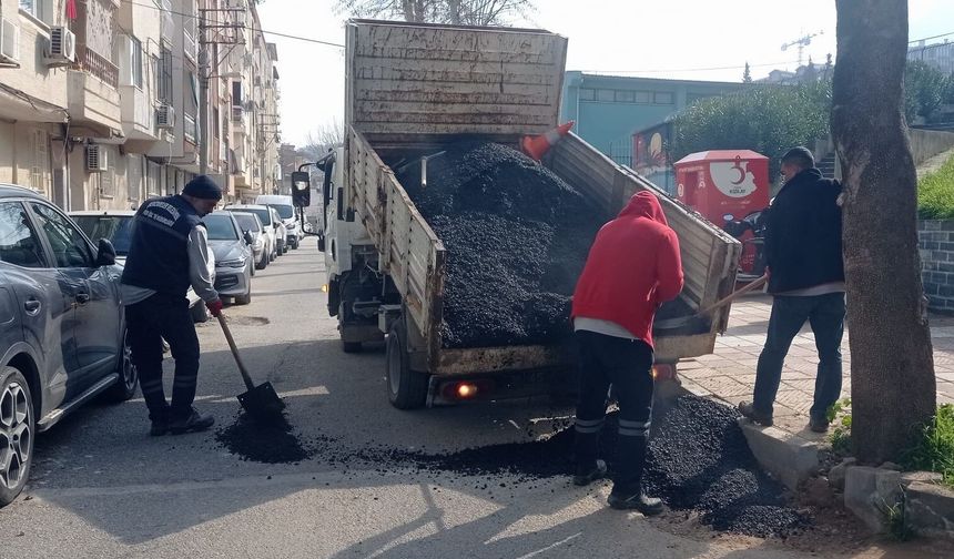 Şehzadeler'de bozulan yollar onarılıyor