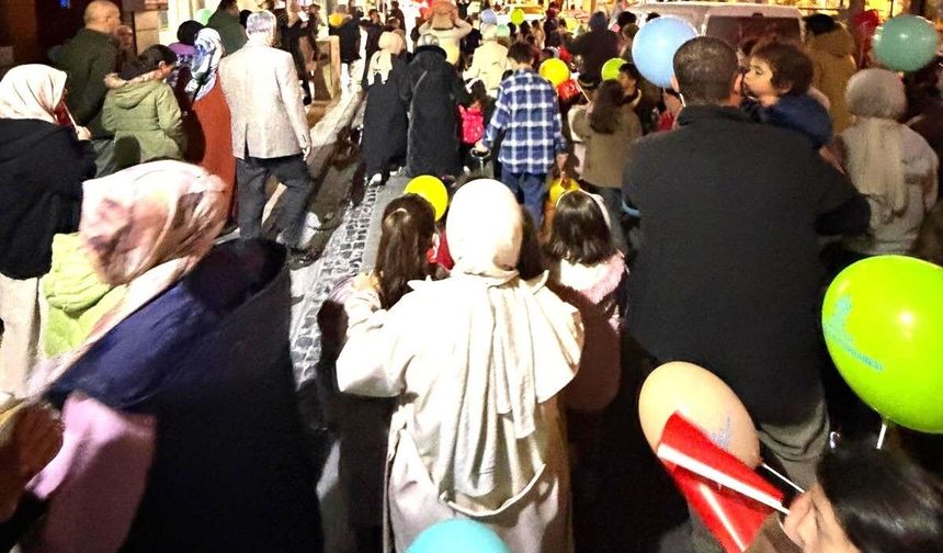 Turgutlu'da Kadir Gecesinde çocuklar yürüyüş yaptı
