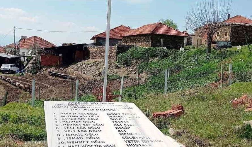 Ziyanlar Mahallesi şehitlerini unutmadı