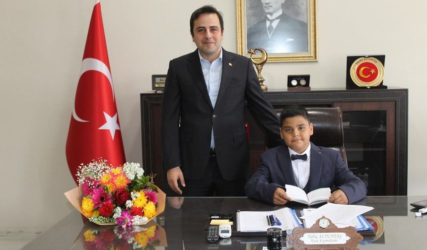 23 Nisan'da çocuklar protokol koltuklarına oturdu