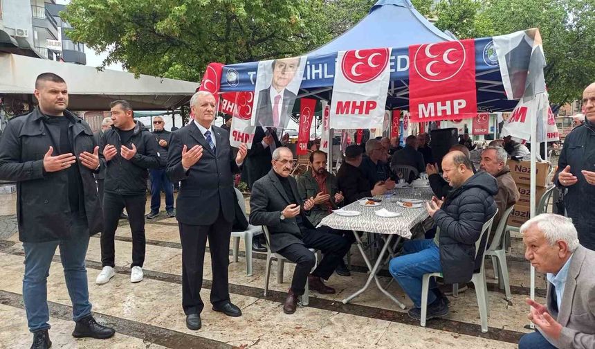 Alparslan Türkeş Salihli'de dualarla anıldı