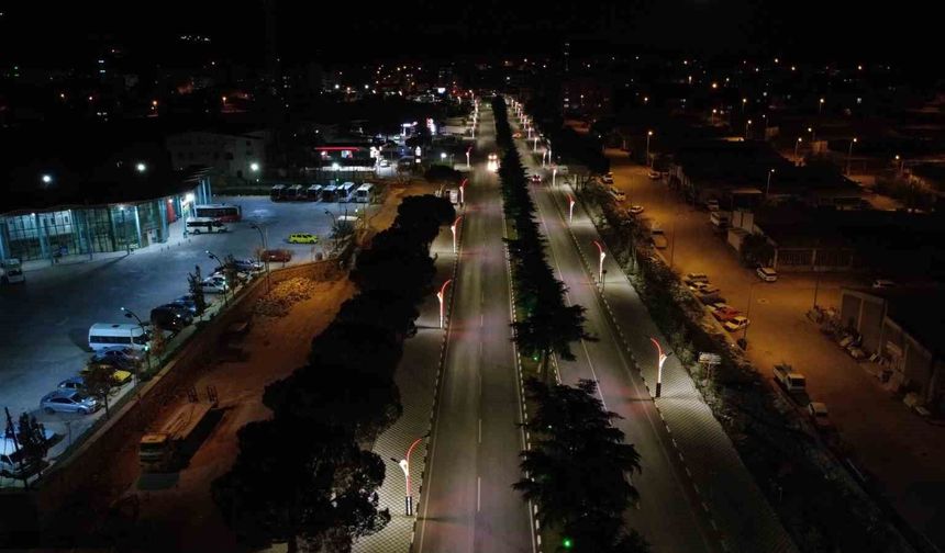 Ay-yıldızlı ışıklar Demirci'yi aydınlattı