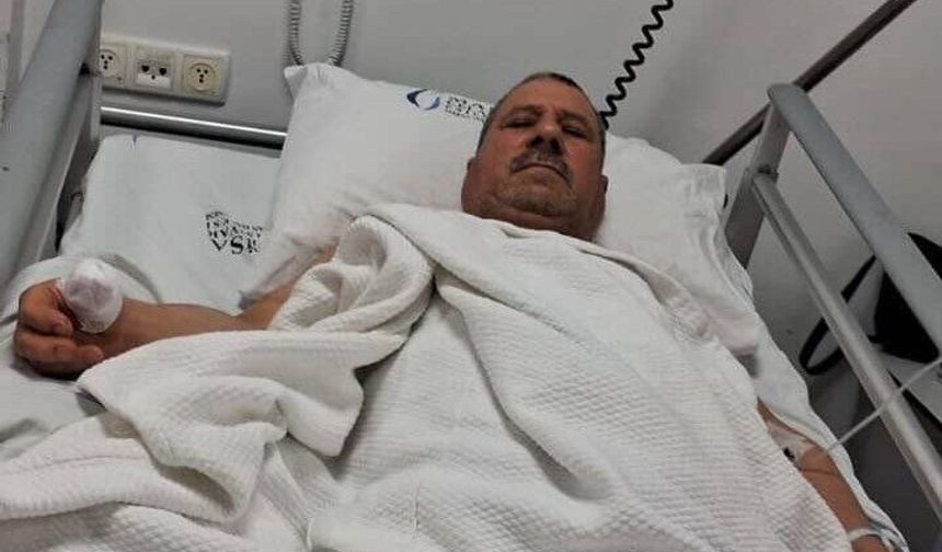 Başıboş köpeklerin saldırısına uğrayan adamın baş parmağı koptu