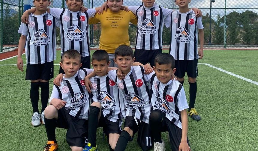 Birleştirilmiş sınıf takımı zirveye koşuyor