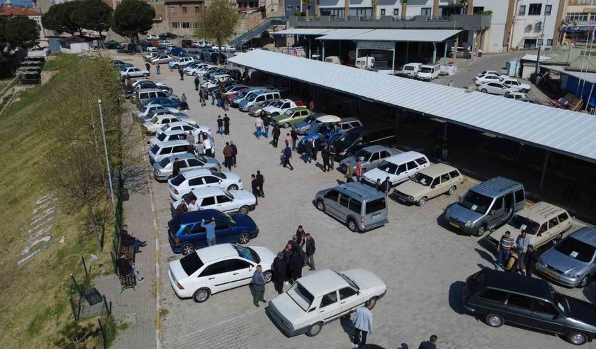 Demirci 2. El Oto Pazarı kapılarını açtı