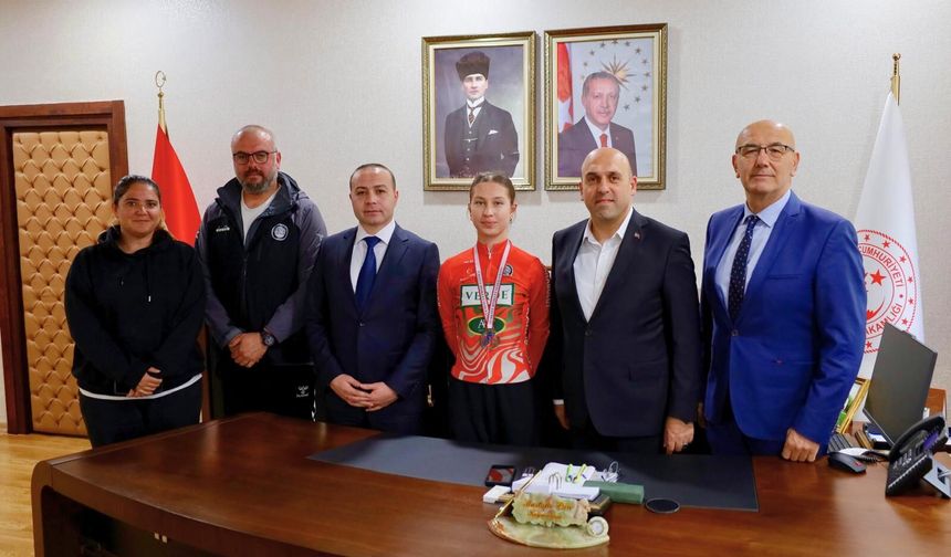 Dünya Şampiyonası yolcusu Tunçel için Akhisar'da ziyaret trafiği