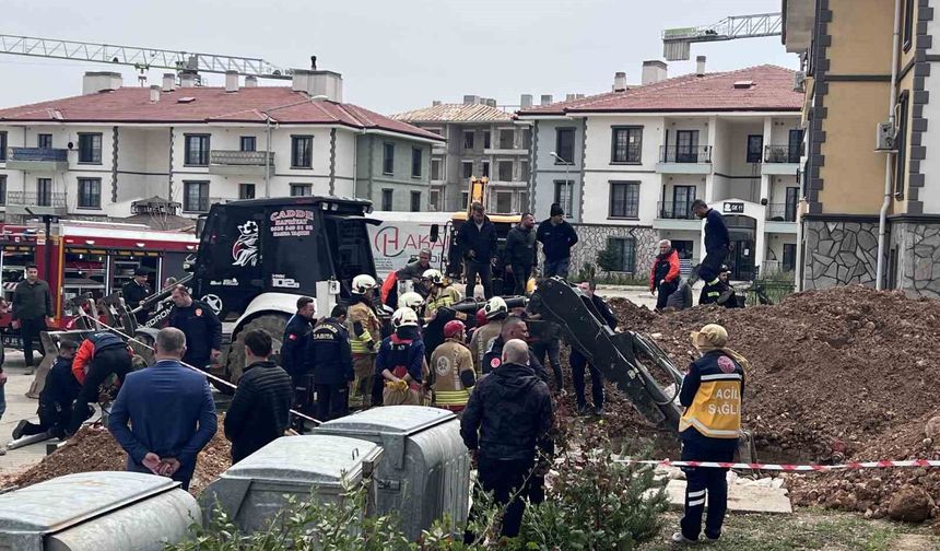 Göçük altında kalan işçi için ekipler seferber oldu