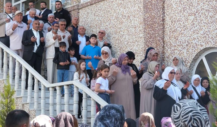 Hacı adayları dualarla kutsal topraklara uğurlandı
