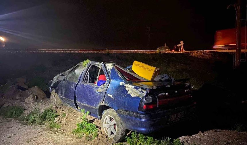 Kırkağaç'ta yağış nedeniyle taralaya uçan otomobildeki 1 kişi öldü, 1 kişi de yaralandı