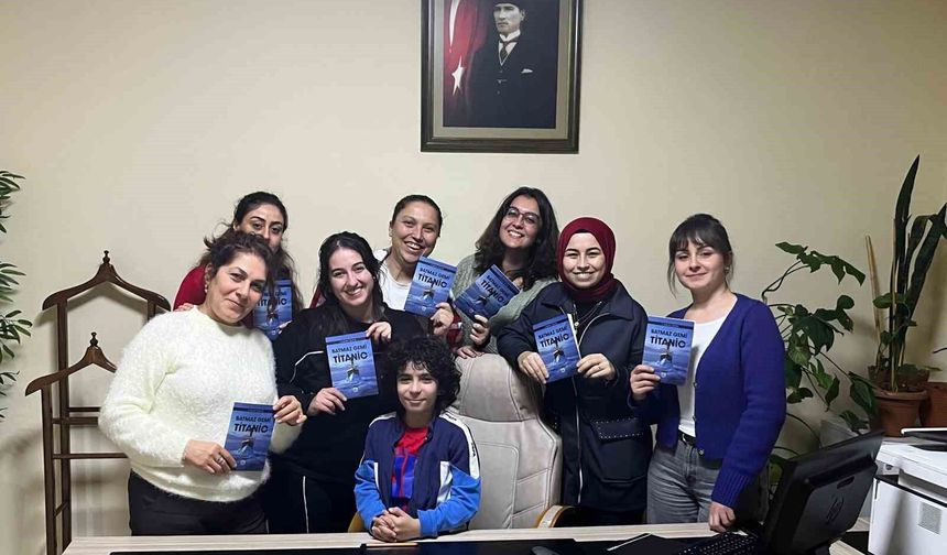 Manisalı öğrenci 9 yaşında ilk kitabını yazdı