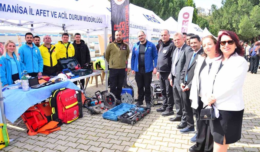 MCBÜ'de 'Afetlerde insan olmak' sempozyumu