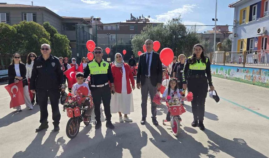 Minik öğrenciler 3 tekerlekli bisikletleriyle kaymakamlığı ziyaret etti