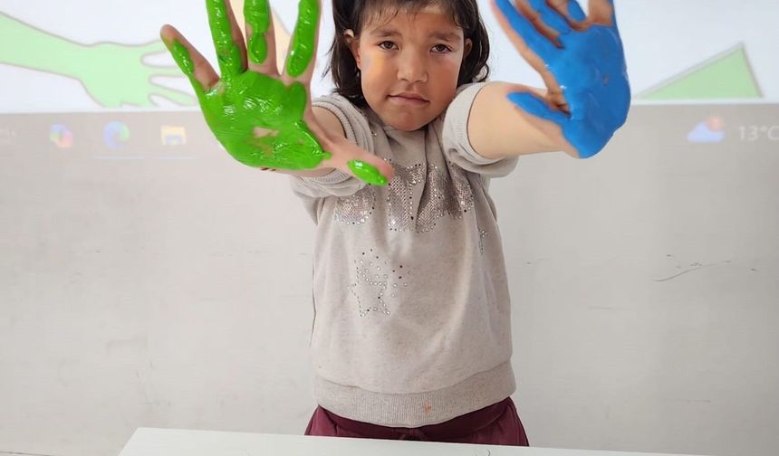 Otizm Farkındalık Günü'nde öğrencilerden anlamlı etkinlik