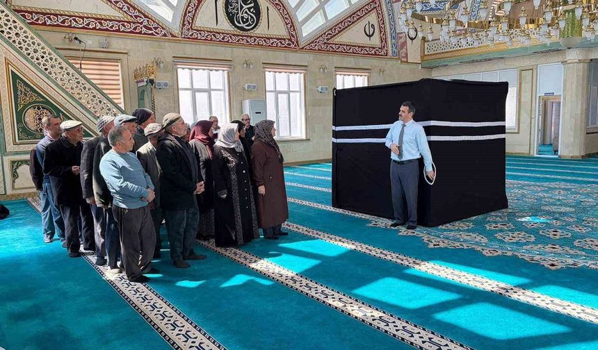 Selendi'de hacı adaylarına eğitim semineri