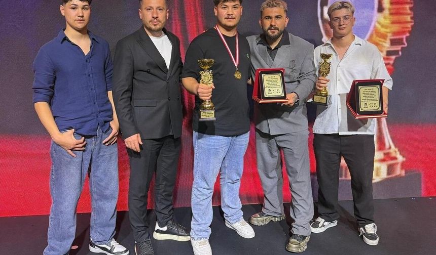 Akhisarlı berberler dünya sahnesinde jüri koltuğunda
