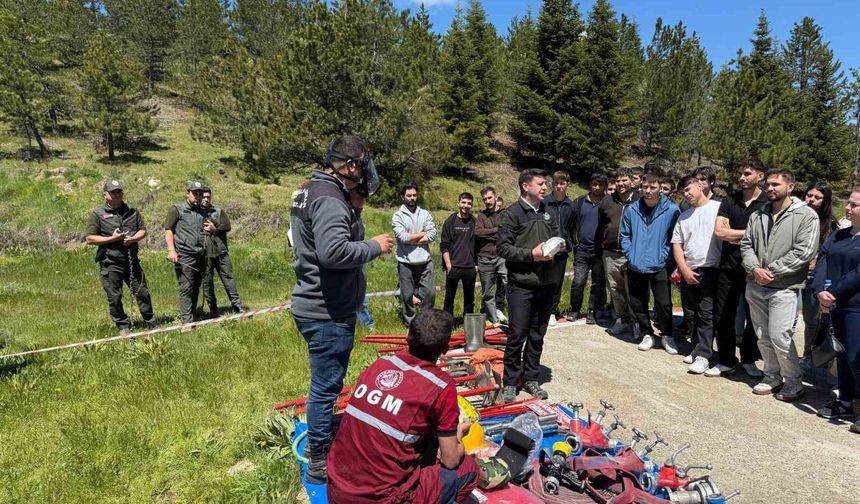Demirci'de geleceğin ormancıları sahaya indi