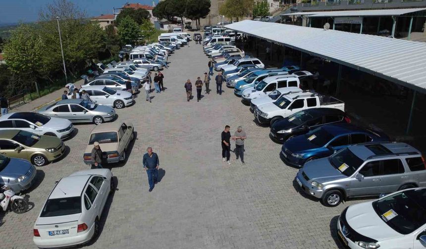 Demirci'de klasik otomobil rüzgarı