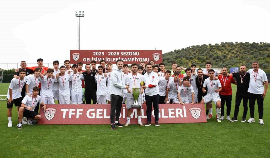 Manisa FK U19 Takımı, 177 takım arasında Türkiye şampiyonu oldu