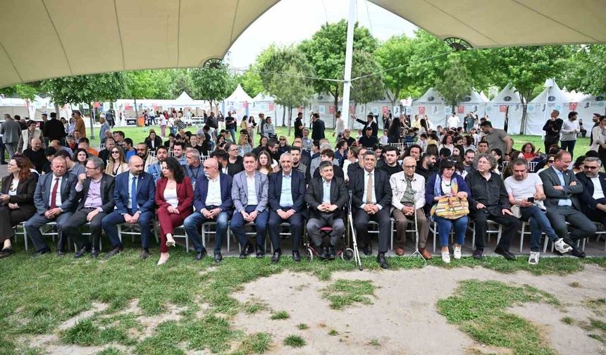 Manisa'da 9. Kitap Fuarı kitapseverlerle buluştu