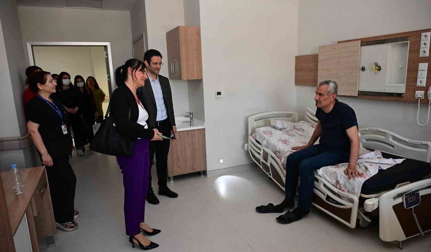 Manisa'daki hastalara mesir macunu dağıtıldı