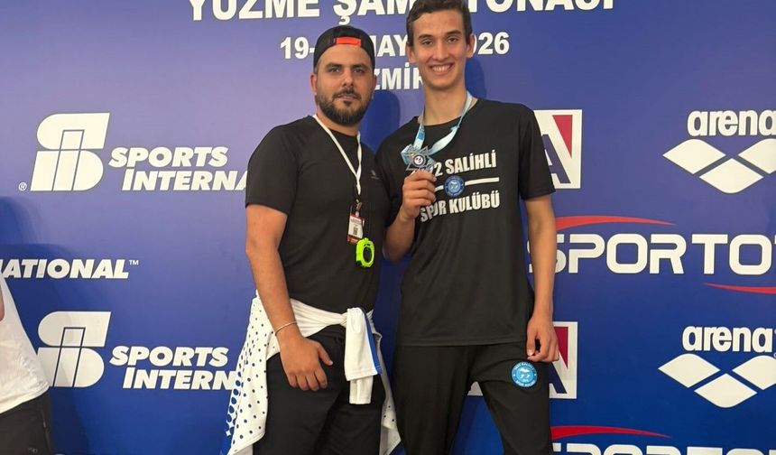 Manisalı yüzücü Eren Ayaz'dan Türkiye ikinciliği başarısı