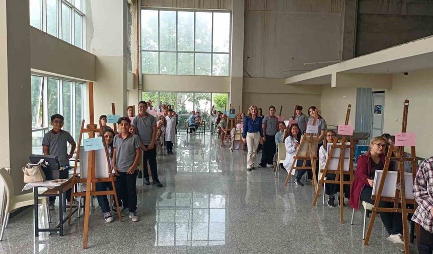 Öğrenciler öğretmen oldu, veliler yeniden sıralara döndü