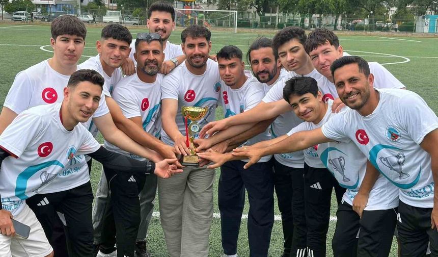 Salihli Ülküspor'da kupa coşkusu