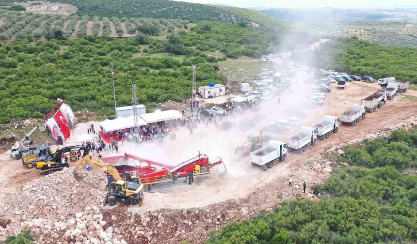 Saruhanlı'da ayda 26 bin ton mıcır üretilecek tesis açıldı