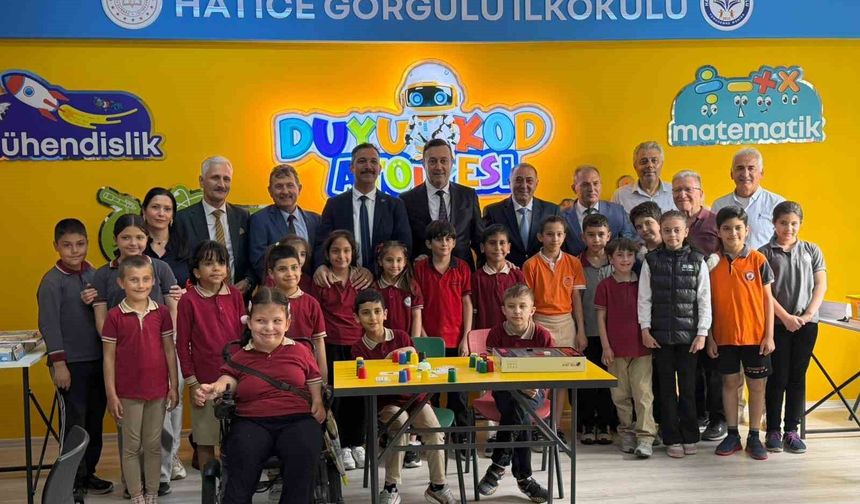 Türkiye'de ilk kez özel çocuklar için 'DUYU-KOD Atölyesi' açıldı