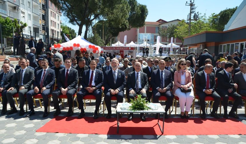 Yenişehirlioğlu, Akhisar Kitap Fuarı’na katıldı