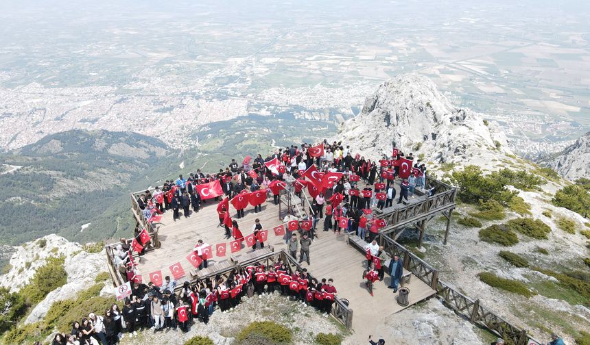 “Maarifin Kalbinde Marifetli Gençler” Spil’in zirvesinde