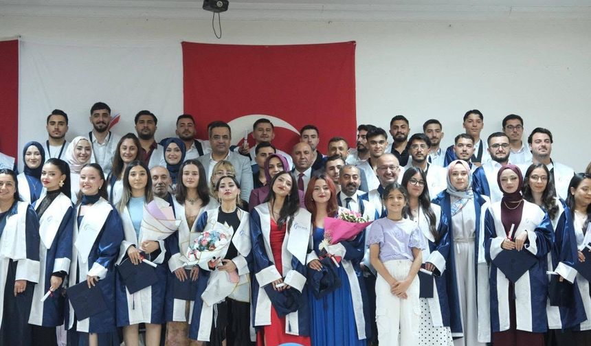 MCBÜ Sarıgöl MYO'da mezuniyet sevinci