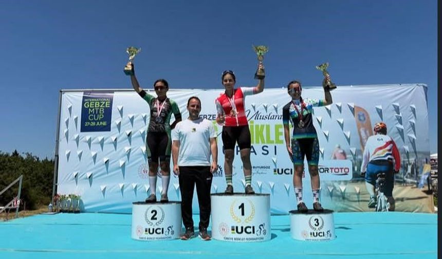 Akhisarlı pedallar Kocaeli'de 6 madalya ve 2 şampiyonluk kazandı