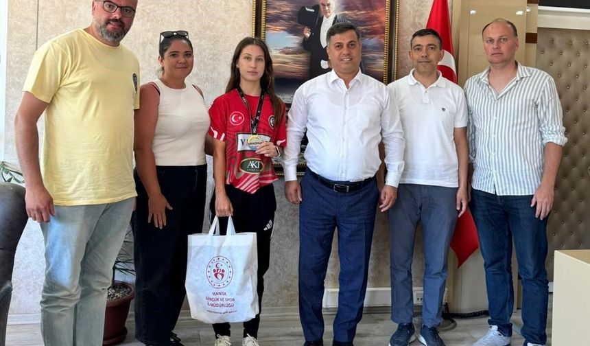 Balkan ikincisi milli sporcu Manisa'da da ödüllendirildi