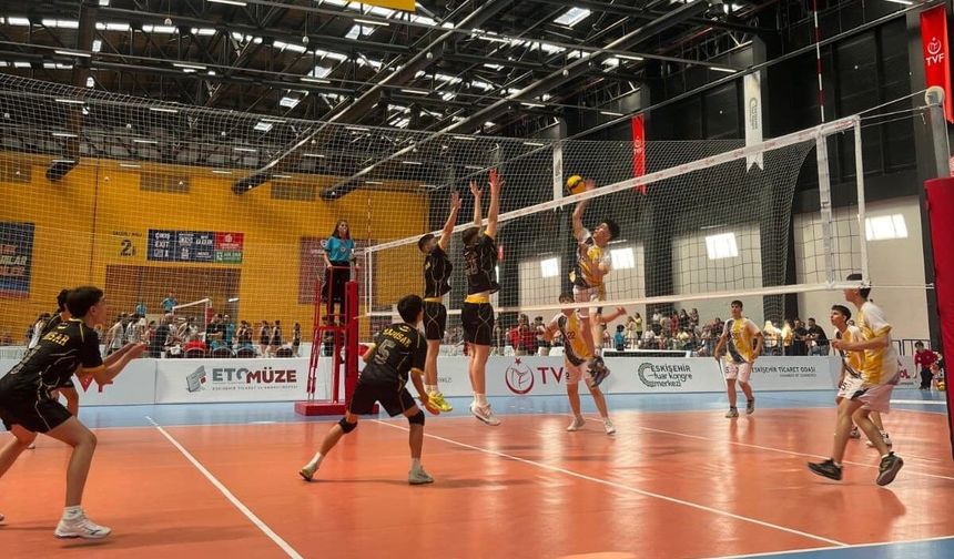 Manisa voleyboluna çifte şampiyona kontenjanı kazandırdılar