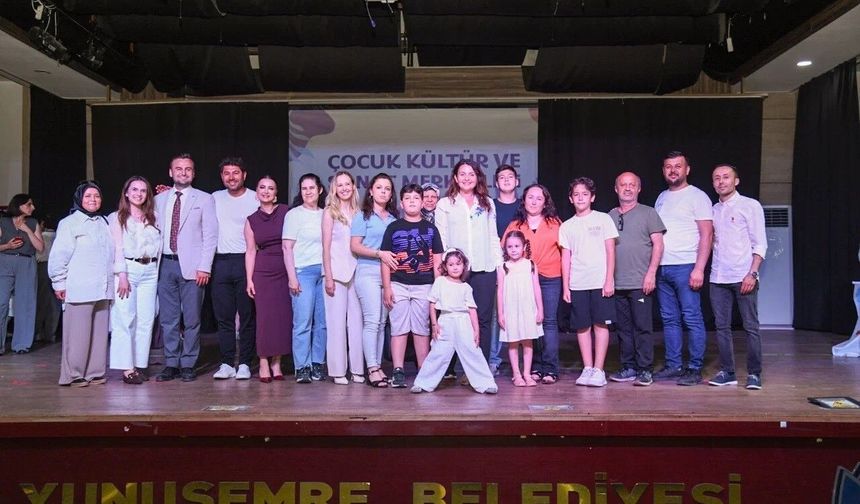 Minikler gösterileriyle ailelerini gururlandırdı