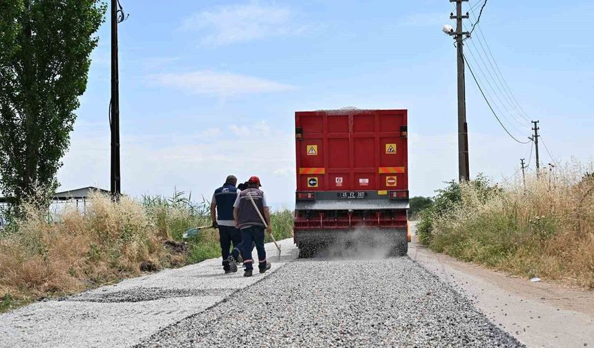 Salihli'de 5 mahalleyi bağlayan yol baştan sona yenilendi