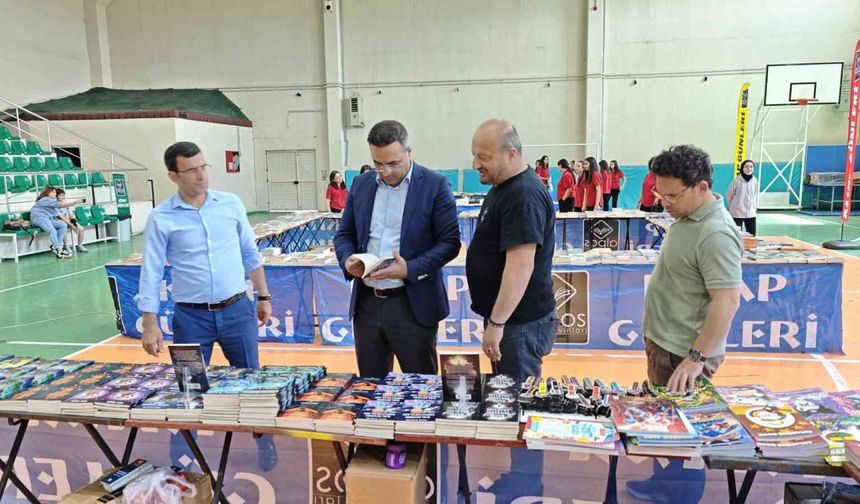 Sarıgöl'de binlerce kitap öğrencilerle buluştu