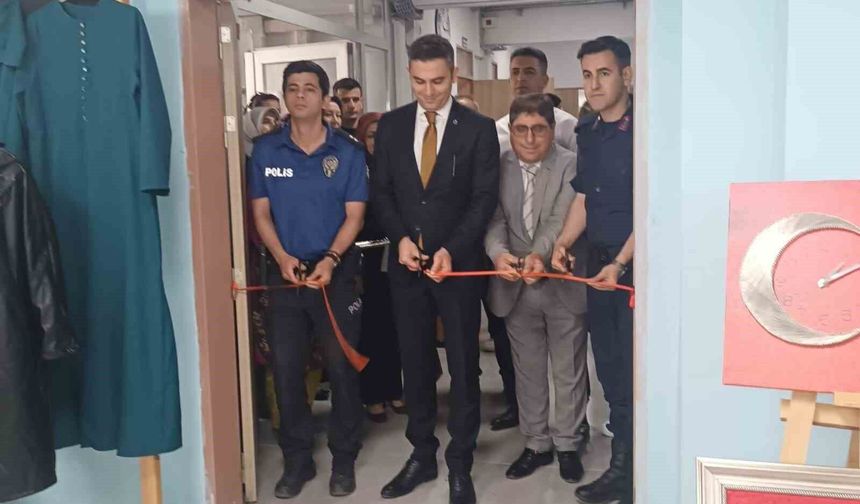 Selendi Halk Eğitim Merkezinin sergisi göz doldurdu