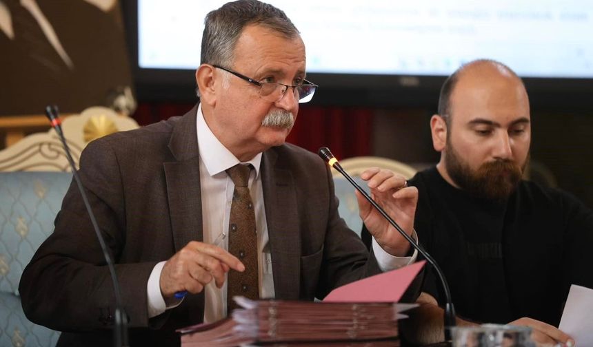 Yunusemre Meclisi'nde Özgür Özel gerginliği