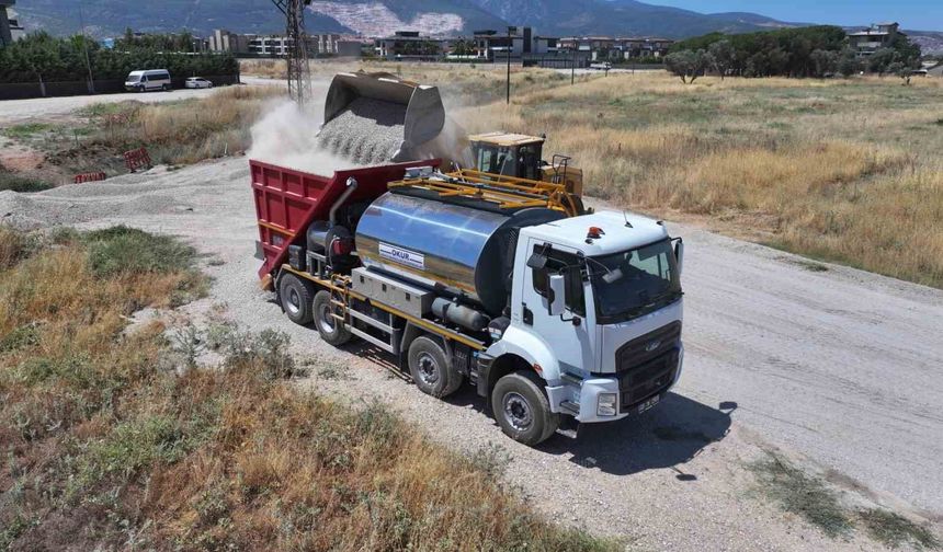 Altyapısı tamamlanan yollar asfaltlanıyor