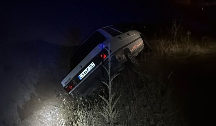 Kontrolden çıkan otomobil araziye savruldu