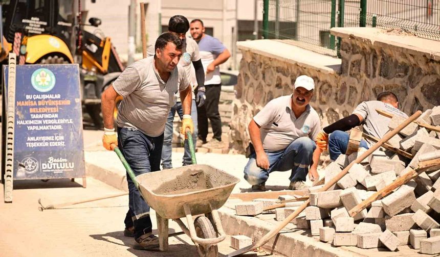 Manisa'nın yeni yerleşim yeri Akgedik'te yollar yenileniyor