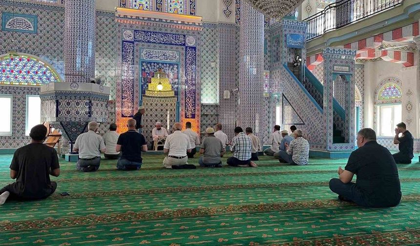 Sarıgöl'de şehitler için eller semaya açıldı