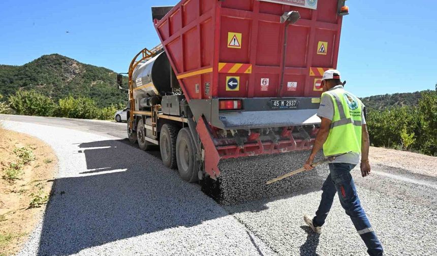 Demirci'de konforlu ulaşım için 45 kilometrelik yol yenileniyor