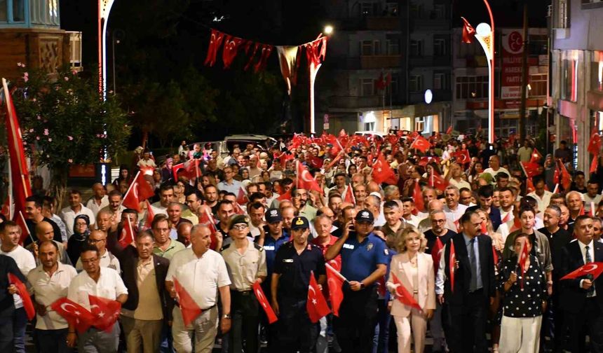Demirci'de Kurtuluş Festivali görkemli kortej yürüyüşüyle başladı